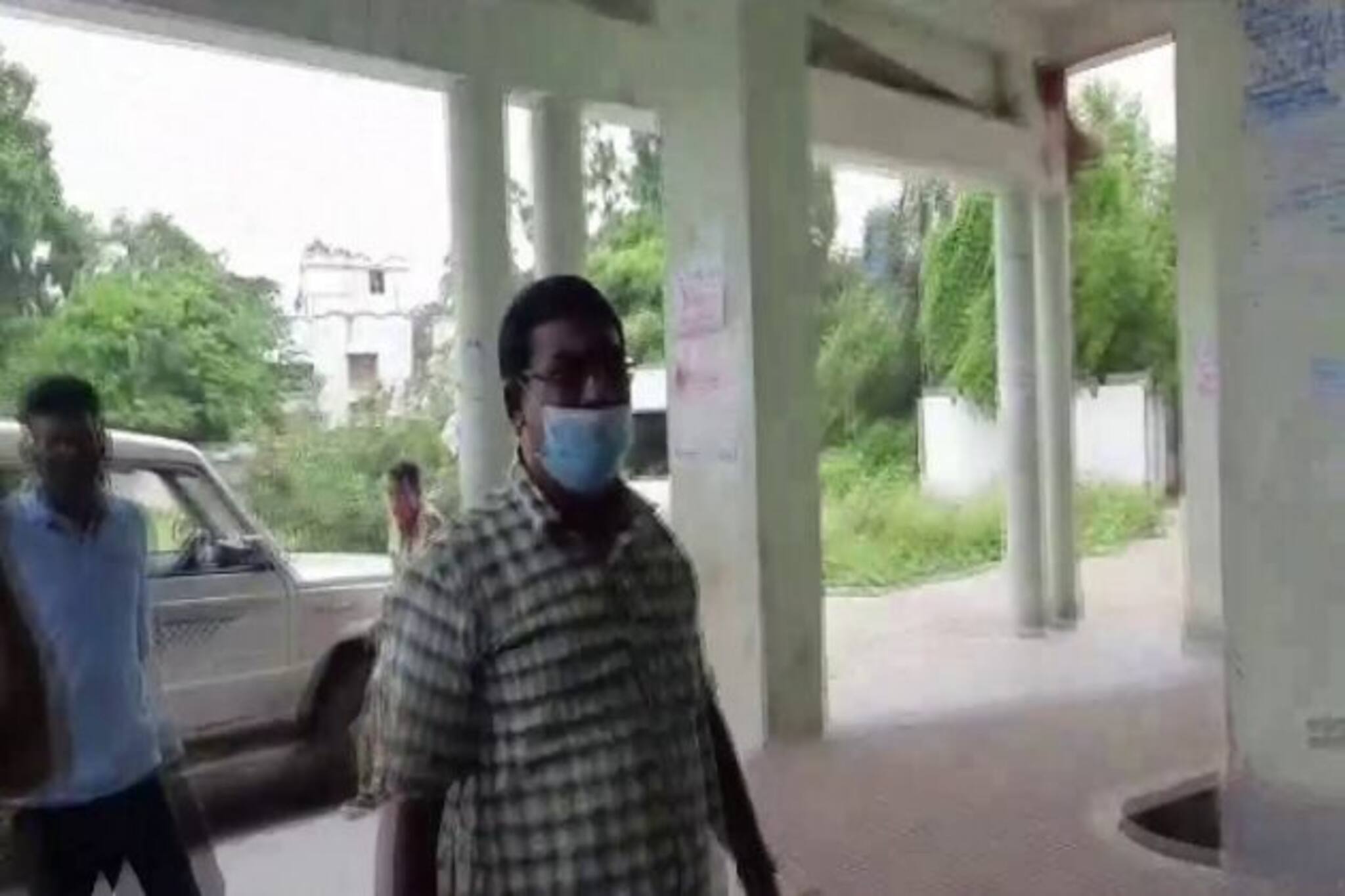 সরকারি কাজে বাধা দেওয়ার অভিযোগে ডোমকল পৌরসভার কাউন্সিলরকে গ্রেপ্তার, চাঞ্চল্য