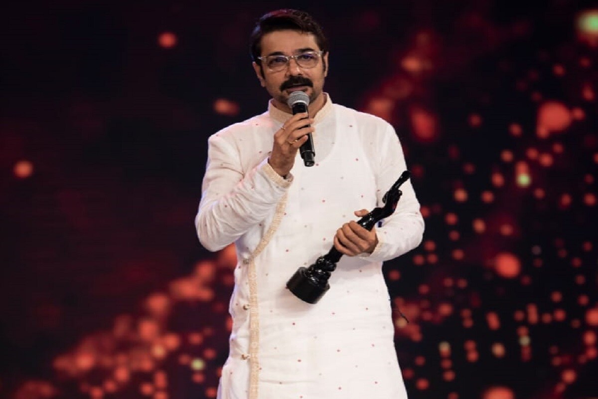 এত দিন নির্বাচনে সরগরম ছিল বাংলা। সঙ্গে করোনা। সিনেমাহল বন্ধ, বন্ধ ছবি বানানো। নাজেহাল অবস্থায় ছবিওয়ালারা। ভরসা ওয়েব সিরিজ ও টেলিভিশন। এই সময় একটা ঝকঝকে অ্যাওয়ার্ড শো দেখতে পেলে ভালোই হয়, তাই না। বাংলায় হলে তো কোনও কথাই নেই। সেই জন্যই, জয় ফিল্মফেয়ার অ্যাওয়ার্ড বাংলা টোয়েন্টি টোয়েন্টি সম্প্রচারিত হতে চলেছে কালার্স বাংলাতে ৯ তারিখ, সন্ধে ৬টা নাগাদ। এত দিন নির্বাচনে সরগরম ছিল বাংলা। সঙ্গে করোনা। সিনেমাহল বন্ধ, বন্ধ ছবি বানানো। নাজেহাল অবস্থায় ছবিওয়ালারা। ভরসা ওয়েব সিরিজ ও টেলিভিশন। এই সময় একটা ঝকঝকে অ্যাওয়ার্ড শো দেখতে পেলে ভালোই হয়, তাই না। বাংলায় হলে তো কোনও কথাই নেই। সেই জন্যই, জয় ফিল্মফেয়ার অ্যাওয়ার্ড বাংলা টোয়েন্টি টোয়েন্টি সম্প্রচারিত হতে চলেছে কালার্স বাংলাতে ৯ তারিখ, সন্ধে ৬টা নাগাদ।