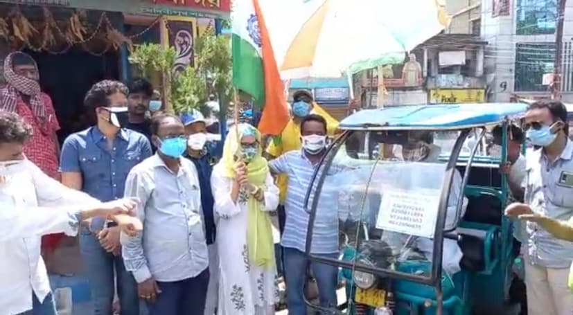 টোটো অ্যাম্বুলেন্স পরিষেবা পাওয়ার জন্য তিনটি হেল্প হেল্পলাইন নম্বর চালু করা হয়েছে। ফোন করলেই বিনামূল্যে মিলবে এই পরিষেবা। লকডাউনের দিন গুলিতে মেদিনীপুর শহরের জন্য এই পরিষেবা পাওয়া যাবে।