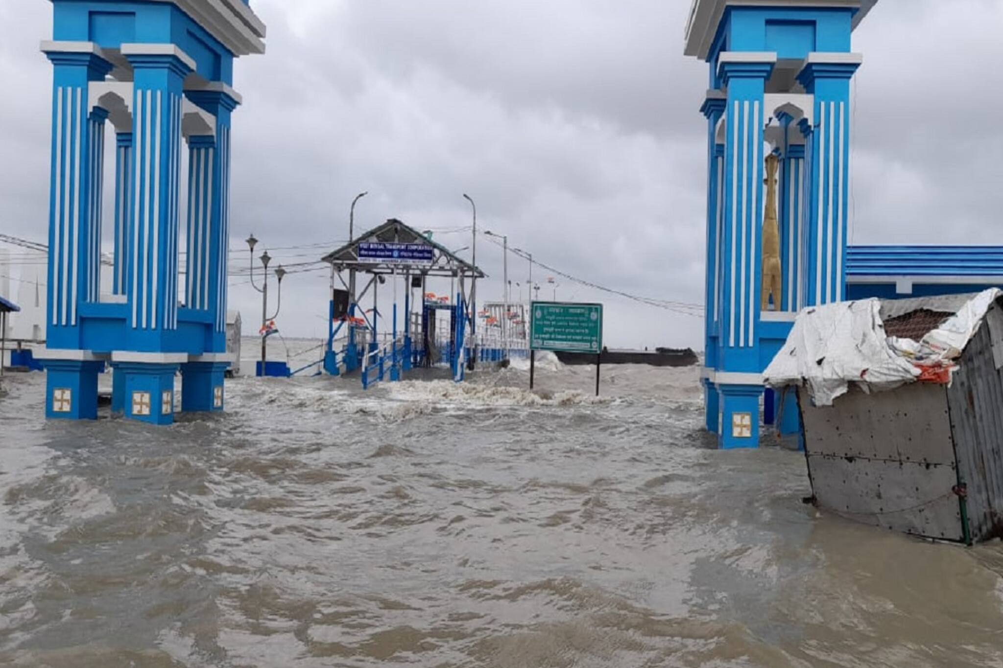 Cyclone Yaas: ঘূর্ণিঝড়ে মুড়িগঙ্গা নদীর উপর থাকা বাঁধ ভেঙে জলমগ্ন কাকদ্বীপ ও সাগরের বিস্তীর্ণ এলাকা!