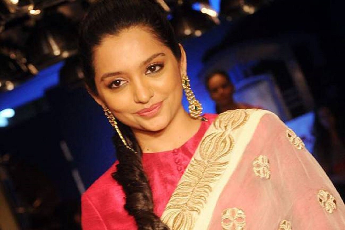 খাবার বিলি-মাস্ক ও স্যানিটাইজার বিতরণ আগেই করেছেন। এবার নিজের বিধানসভা এলাকা মেদিনীপুরে করোনা রোগীদের পরিষেবা দিতে টোটো অ্যাম্বুলেন্স চালু করলেন মেদিনীপুর বিধানসভার তৃণমূল কংগ্রেসের বিধায়ক জুন মালিয়া। খাবার বিলি-মাস্ক ও স্যানিটাইজার বিতরণ আগেই করেছেন। এবার নিজের বিধানসভা এলাকা মেদিনীপুরে করোনা রোগীদের পরিষেবা দিতে টোটো অ্যাম্বুলেন্স চালু করলেন মেদিনীপুর বিধানসভার তৃণমূল কংগ্রেসের বিধায়ক জুন মালিয়া।