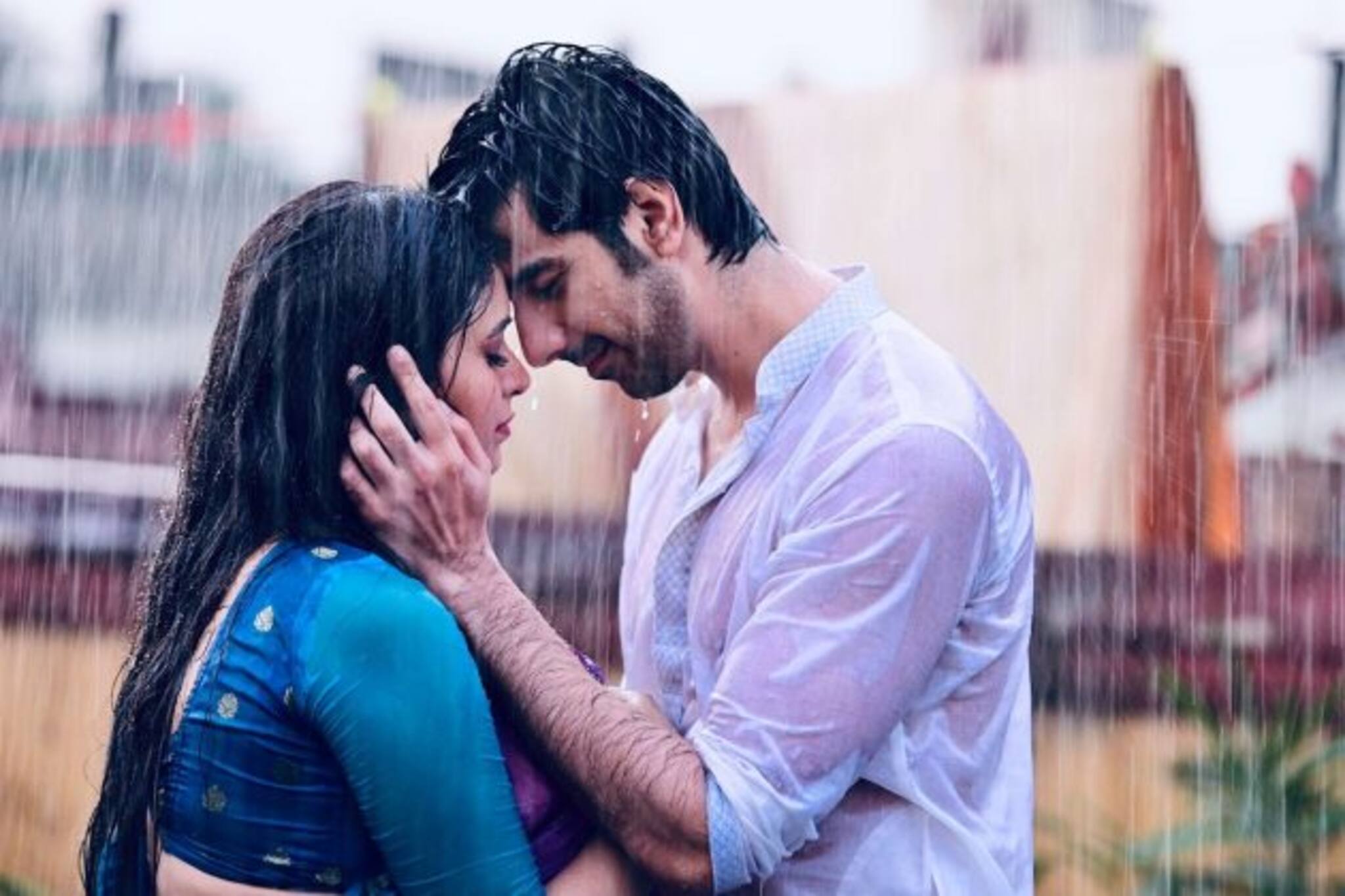 Ritabhari Chakraborty: নিজেই লিখলেন, নিজেই গাইলেন! ঋতাভরীর প্রথম হিন্দি গান মুক্তি পেল