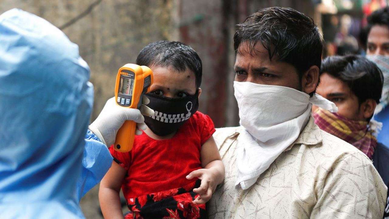• বিশেষজ্ঞরা আগেই জানিয়েছিলেন জুন-জুলাই নাগাদ করোনার তৃতীয় ঢেউ আছড়ে পড়তে পারে দেশে । আর সেই আক্রমণ থেকে নিস্তার পাবে না শিশুরাও । আর এই আশঙ্কাতেই এখন কপালে ভাঁজ চিকিৎসকদের । যে পরিসংখ্যান সামনে আসছে তা শিউরে ওটার মতোই । এখনও পর্যন্ত করোনায় শিশুদের আক্রান্তের হার তুলনামূলক অনেকটাই কম রয়েছে । কিন্তু তৃতীয় ঢেউয়ে পরিস্থিতি বদলাবে, এমনটাই আশঙ্কা করা হচ্ছে । • বিশেষজ্ঞরা আগেই জানিয়েছিলেন জুন-জুলাই নাগাদ করোনার তৃতীয় ঢেউ আছড়ে পড়তে পারে দেশে । আর সেই আক্রমণ থেকে নিস্তার পাবে না শিশুরাও । আর এই আশঙ্কাতেই এখন কপালে ভাঁজ চিকিৎসকদের । যে পরিসংখ্যান সামনে আসছে তা শিউরে ওটার মতোই । এখনও পর্যন্ত করোনায় শিশুদের আক্রান্তের হার তুলনামূলক অনেকটাই কম রয়েছে । কিন্তু তৃতীয় ঢেউয়ে পরিস্থিতি বদলাবে, এমনটাই আশঙ্কা করা হচ্ছে ।