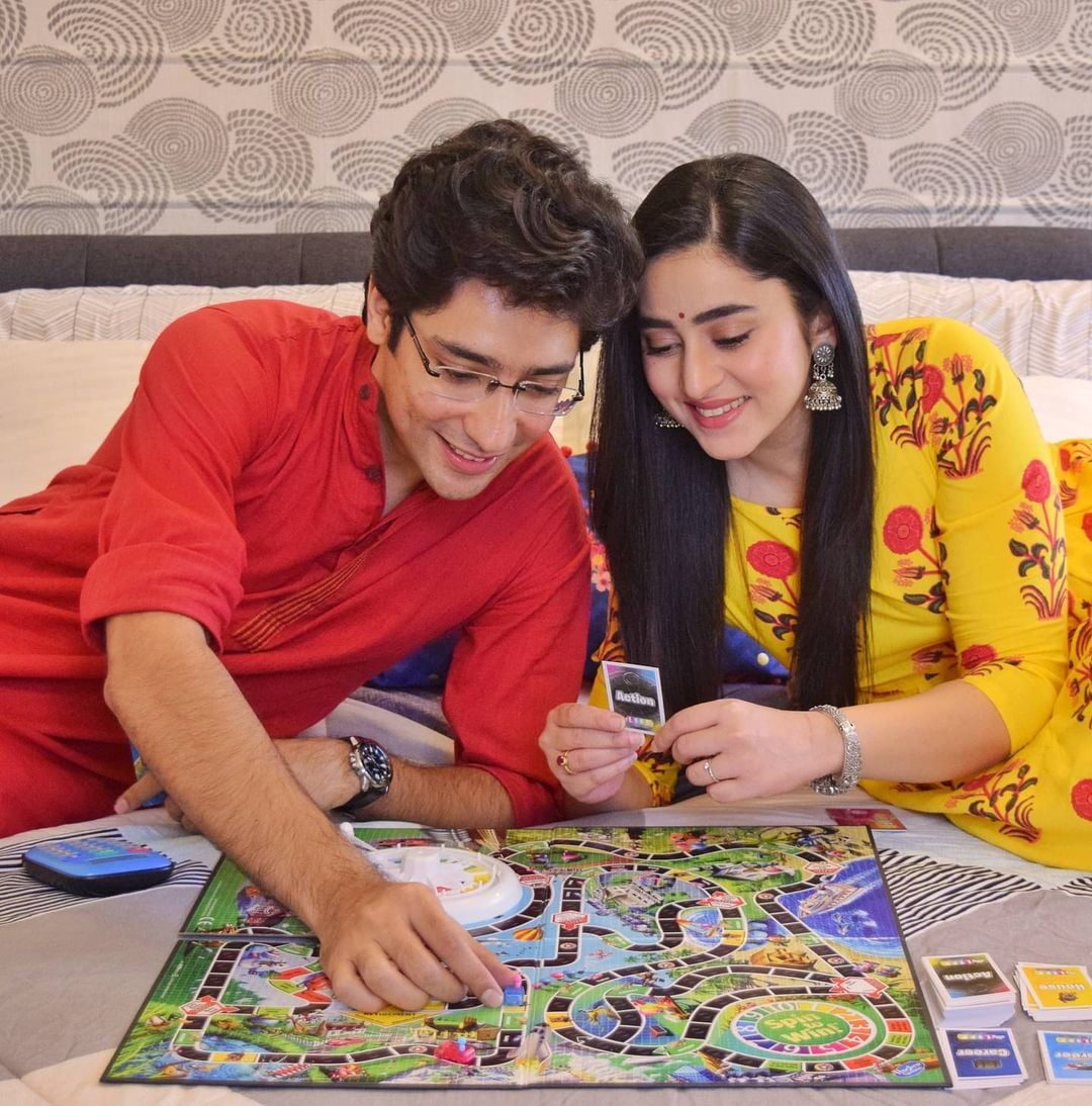 *করোনা কড়াল থাবা বসিয়েছে ঋদ্ধিমা ঘোষের বাবার শরীরেও। অক্সিজেনের মাত্রা কম-বেশি ওঠানামা করছিল তাঁর শরীরে। কিছু দিন আগে পর্যন্তও আশঙ্কাজন অবস্থায় ছিলেন তিনি। তবে দুশ্চিন্তা কিছুটা হলেও কেটেছে। আপাতত কিছুটা হলেও স্থিতিশীল তাঁর শারীরিক অবস্থা। ছবিঃ ইনস্টাগ্রাম। *করোনা কড়াল থাবা বসিয়েছে ঋদ্ধিমা ঘোষের বাবার শরীরেও। অক্সিজেনের মাত্রা কম-বেশি ওঠানামা করছিল তাঁর শরীরে। কিছু দিন আগে পর্যন্তও আশঙ্কাজন অবস্থায় ছিলেন তিনি। তবে দুশ্চিন্তা কিছুটা হলেও কেটেছে। আপাতত কিছুটা হলেও স্থিতিশীল তাঁর শারীরিক অবস্থা। ছবিঃ ইনস্টাগ্রাম।