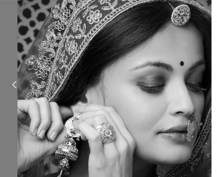 সলমনের দাবি ছিল স্নেহা হুবহু ঐশ্বর্যর মতো দেখতে। ঐশ্বর্যর জায়গা নেবেন স্নেহা। কিন্তু তা হয়নি। স্নেহার জীবনে ওই একটাই ছবি। তারপর আর কাজ করেননি তিনি। সলমনের দাবি ছিল স্নেহা হুবহু ঐশ্বর্যর মতো দেখতে। ঐশ্বর্যর জায়গা নেবেন স্নেহা। কিন্তু তা হয়নি। স্নেহার জীবনে ওই একটাই ছবি। তারপর আর কাজ করেননি তিনি।