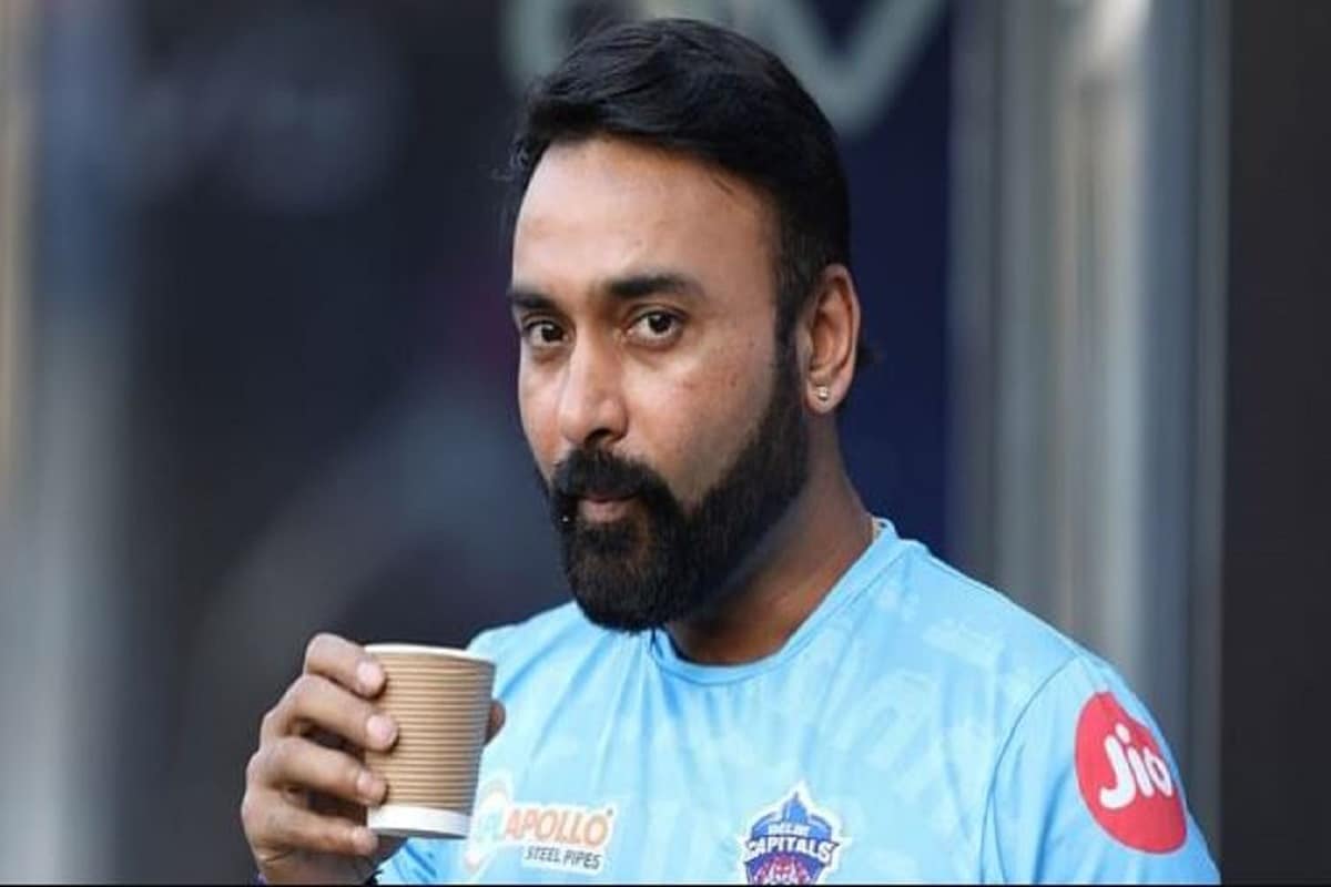 দিল্লি ক্যাপিটাল্সের অমিত মিশ্র এদিন সকালে করোনা পজিটিভ হন৷ অর্থাৎ করোনা কালে আর দিল্লি ক্যাপিটাল্সেও সংক্রমণের থাবা৷ Photo- File দিল্লি ক্যাপিটাল্সের অমিত মিশ্র এদিন সকালে করোনা পজিটিভ হন৷ অর্থাৎ করোনা কালে আর দিল্লি ক্যাপিটাল্সেও সংক্রমণের থাবা৷ Photo- File