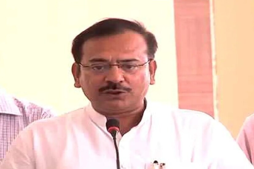 রাজ্যের বর্তমান বিদ্যুৎ  মন্ত্রী অরূপ বিশ্বাস অবশ্য বলছেন, "আমরা যেটা করি তা থেকে নজর ফেরাতে কেউ পারেনা। এ বছরের পুজো শেষ হলে আমরা আগামী বছরের পুজোর আয়োজন শুরু করে দিই। আর সেটাই আমাদের ইউএসপি। বাকিদের চেয়ে আমরা তাই অনেক এগিয়ে থাকি।"