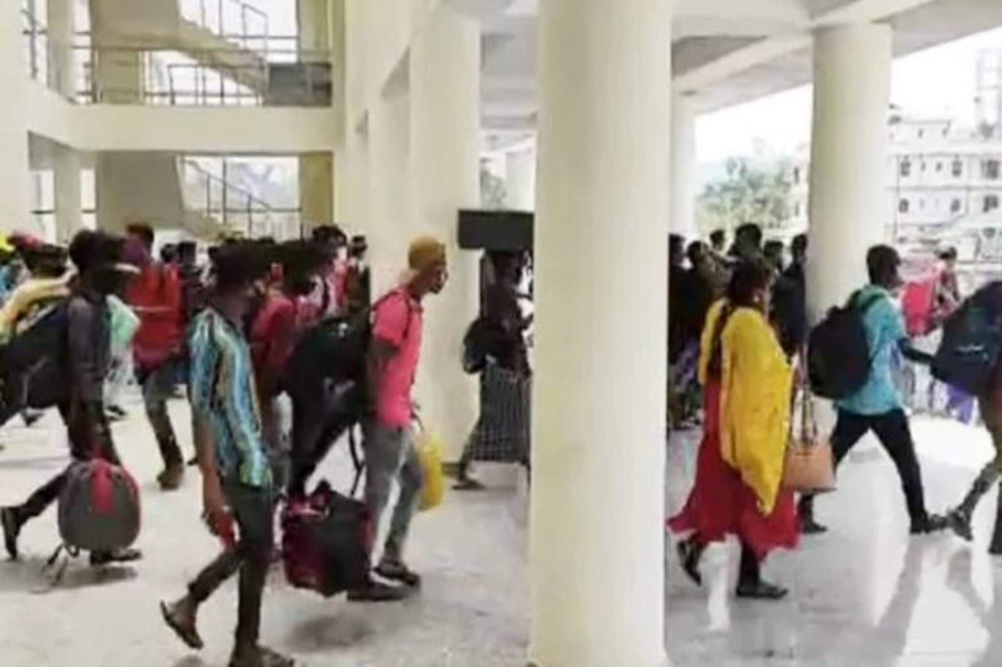 Covid-19 Test: করোনা পরীক্ষার ভয়ে অসমের স্টেশনে ট্রেন থেকে নেমে 'পালালেন' প্রায় ৪০০ যাত্রী!