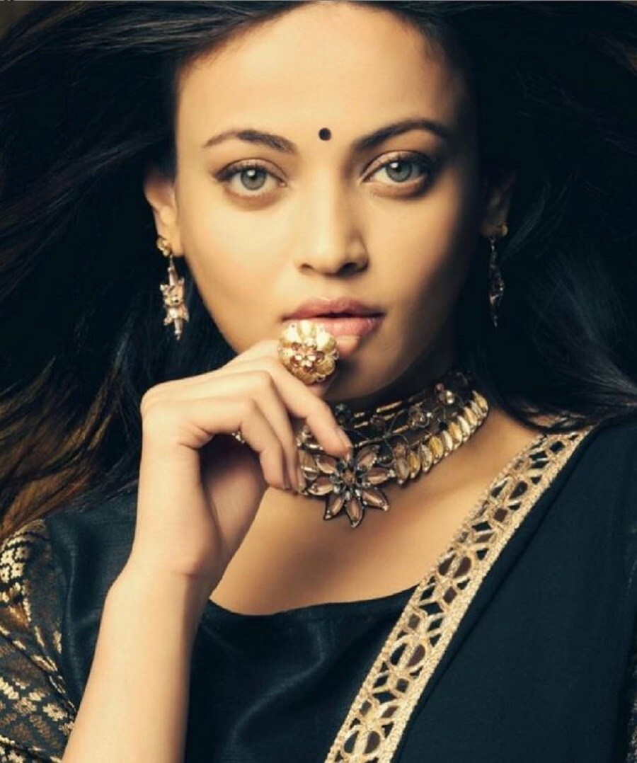 সলমনের সঙ্গে সে সময় সবে ব্রেক-আপ হয় ঐশ্বর্য রাই বচ্চনের। আর সেই অভিমান থেকেই স্নেহাকে খুঁজে আনেন সল্লু। সলমনের সঙ্গে সে সময় সবে ব্রেক-আপ হয় ঐশ্বর্য রাই বচ্চনের। আর সেই অভিমান থেকেই স্নেহাকে খুঁজে আনেন সল্লু।