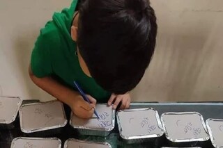 প্যাকেটের গায়ে খুদের বার্তা ভাইরাল, দেখুন