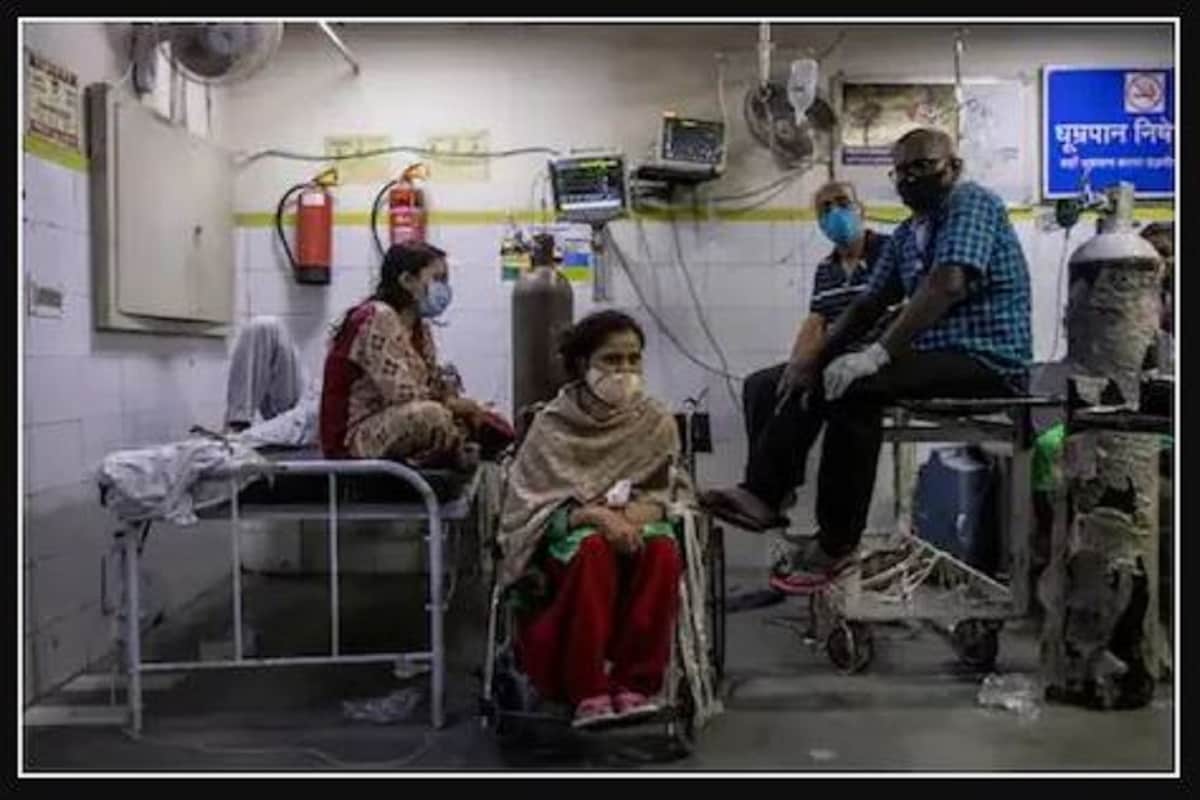 একটি চ্যানেলকে দেওয়া সাক্ষাৎকারে জানিয়েছেন এই সপ্তাহেই করোনা নিজের মারণ ছোবল সর্বাধিক দেবে৷ এরপর করোনা সংক্রমণের হারে অনেকটা গতি ধীরে ধীরে কমের দিকে যাবে৷ তবে তিনি এও সতর্কবার্তা দিয়েছেন যে প্রতিটা রাজ্যের ক্ষেত্রে অবশ্য একইসঙ্গে ঢেউ একইরকম ভাবে নাও নামতে পারে৷ কিন্তু সারা দেশে করোনা যেভাবে বাড়ছে তাতে এই সপ্তাহের পর সামনের সপ্তাহ থেকে হার ধীরে হলেও নামবে৷ এই সপ্তাহেই করোনার দ্বিতীয় ঢেউ সর্বোচ্চ শিখরে যাবে৷ COVID 19 second wave একটি চ্যানেলকে দেওয়া সাক্ষাৎকারে জানিয়েছেন এই সপ্তাহেই করোনা নিজের মারণ ছোবল সর্বাধিক দেবে৷ এরপর করোনা সংক্রমণের হারে অনেকটা গতি ধীরে ধীরে কমের দিকে যাবে৷ তবে তিনি এও সতর্কবার্তা দিয়েছেন যে প্রতিটা রাজ্যের ক্ষেত্রে অবশ্য একইসঙ্গে ঢেউ একইরকম ভাবে নাও নামতে পারে৷ কিন্তু সারা দেশে করোনা যেভাবে বাড়ছে তাতে এই সপ্তাহের পর সামনের সপ্তাহ থেকে হার ধীরে হলেও নামবে৷ এই সপ্তাহেই করোনার দ্বিতীয় ঢেউ সর্বোচ্চ শিখরে যাবে৷ COVID 19 second wave