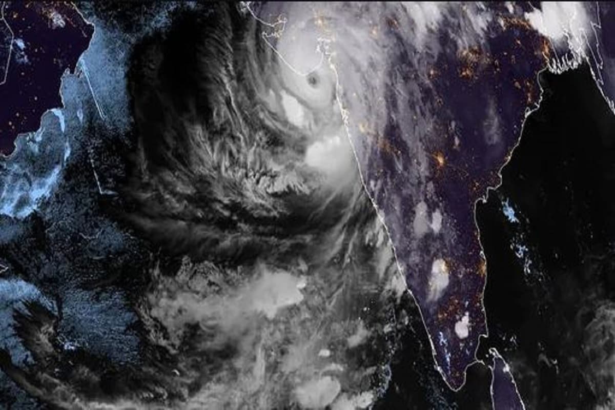 Cyclone Tauktae -র দাপটে লণ্ডভণ্ড হয়ে গেছে ভারতের পশ্চিম উপকূল, একাধিক রাজ্য এখনও নিজেদের ক্ষয়ক্ষতির পরিমাণ মাপছে৷ তার নাম দিয়েছিল মায়নামার৷ তাদের দেওয়া নামের বাংলা শব্দ করলে মানে দাঁড়ায় টিকটিকি৷ Photo-AFP Cyclone Tauktae -র দাপটে লণ্ডভণ্ড হয়ে গেছে ভারতের পশ্চিম উপকূল, একাধিক রাজ্য এখনও নিজেদের ক্ষয়ক্ষতির পরিমাণ মাপছে৷ তার নাম দিয়েছিল মায়নামার৷ তাদের দেওয়া নামের বাংলা শব্দ করলে মানে দাঁড়ায় টিকটিকি৷ Photo-AFP