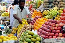 রমজান মাসে করোনা তার ওপর সরকারি বিধিনিষেধ, মাথায় হাত ফল ব্যবসায়ীদের!