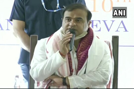 কোভিড পরিস্থিতে চোখ রাখতে মধ্যরাতে হাসপাতালে হিমন্ত বিশ্ব শর্মা৷ Photo-File Photo