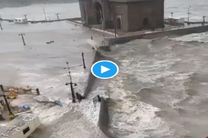 Cyclone Tauktae: Videos of huge waves crashing on the Gateway of India go viral- Photo Courtsey- Twitter/ Video Grab 