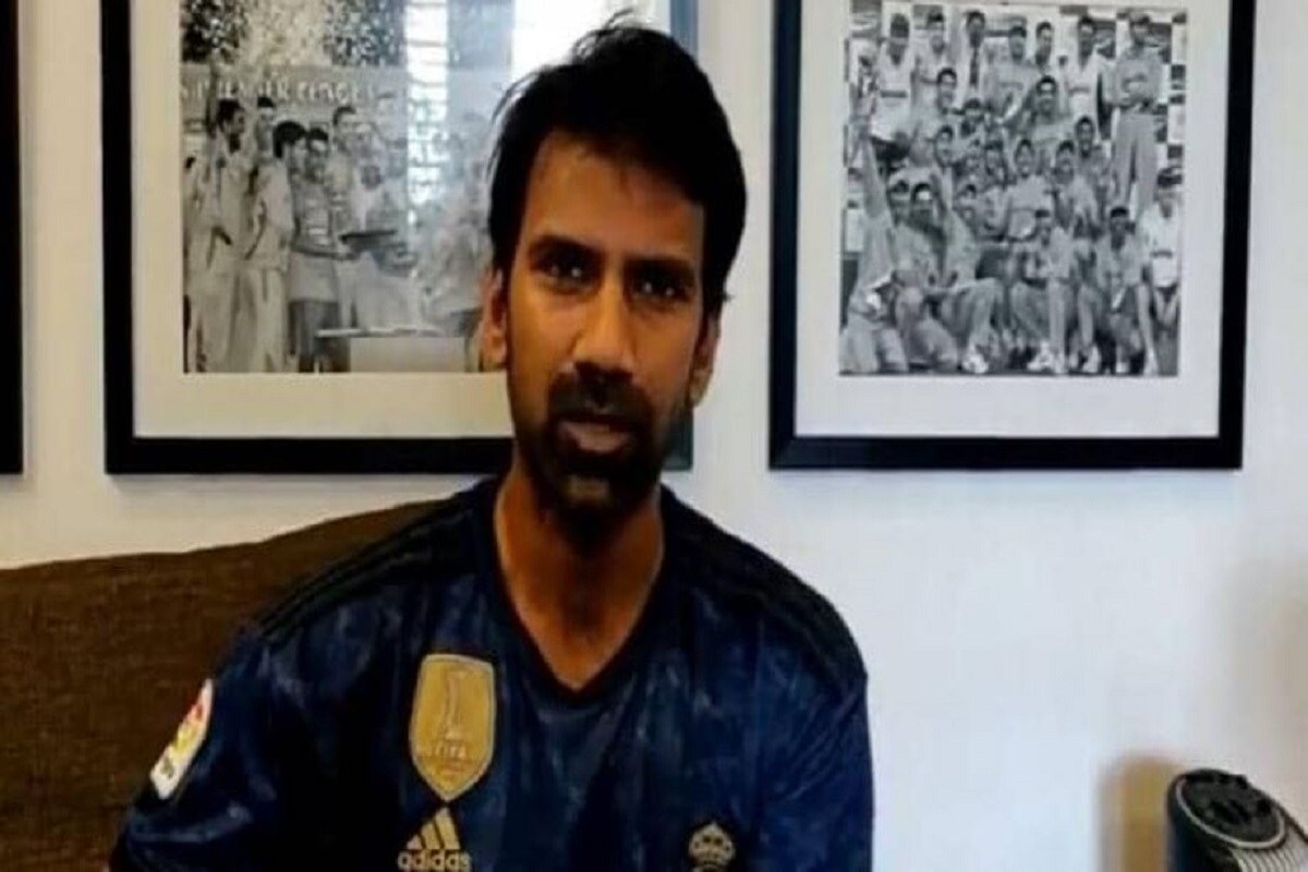 সোমবার সন্ধ্যার দিকেই সিএসকে-র পক্ষ থেকে জানিয়ে দেওয়া হয় তাদের দলে একাধিক কোভিড আক্রান্ত৷ তার মধ্যে অন্যতম বোলিং কোচ এল বালাজি৷ Photo- File সোমবার সন্ধ্যার দিকেই সিএসকে-র পক্ষ থেকে জানিয়ে দেওয়া হয় তাদের দলে একাধিক কোভিড আক্রান্ত৷ তার মধ্যে অন্যতম বোলিং কোচ এল বালাজি৷ Photo- File