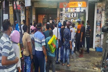 বিক্রিতে এক নম্বরে সেই দেশি মদ, পুজোয় মদ বেচে রাজ্যের কোষাগারে কত টাকা এলো?