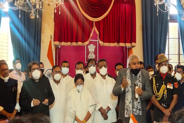 ভি়ডিও: মমতার মন্ত্রীসভায় বিরাট চমক! কারা বাদ পড়লেন, কারা এলেন