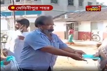 সমাজসেবী তনু প্রকাশ দত্তের উদ্যোগে মাস্ক বিলি হল মেদিনীপুর শহরে
