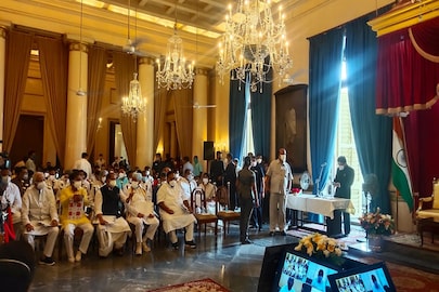কোভিড মোকাবিলা-সহ একাধিক লক্ষ্যে মমতার নতুন মন্ত্রিসভা 