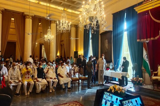 কোভিড মোকাবিলা-সহ একাধিক লক্ষ্যে মমতার নতুন মন্ত্রিসভা