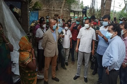 নন্দীগ্রামে মানুষের সঙ্গে কথা কেন্দ্রীয় দলের সদস্য়দের৷ 