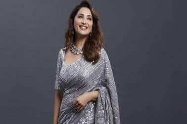 মনীশ মালহোত্রার ডিজাইনে লক্ষাধিক টাকা মূল্য়ের শাড়িতে অনন্য়া মাধুরী, ছবি-ইনস্টাগ্রাম