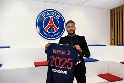 Neymar Jr will be playing with Barcelona jersey till 2025- Photo Courtesy-  PSG/Twitter 