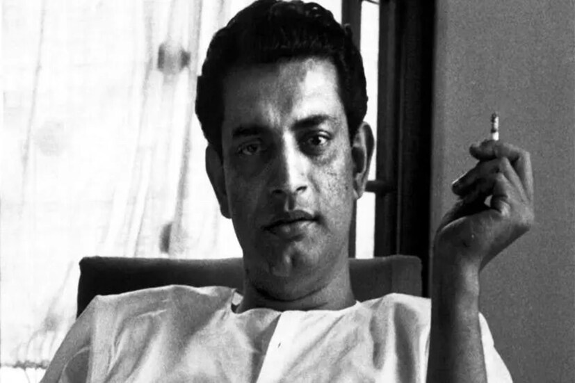 আর সেই বাঙালি নারীর হৃদয়ে আজও তরঙ্গ বয়ে যায় যখন তাঁর চেতনায় 'ফেলুদা' এসে দাঁড়ায়। প্রখর বুদ্ধিদীপ্ত, দারুণ সেন্স অফ হিউমার আর অসাধারণ ফিজিক্যাল ফিটনেস! সেই ম্যাজিশিয়ানের হাতে আঁকা ফেলুদার ছবি আজও কী বাঙালি পুরুষের আইকন নয়?
