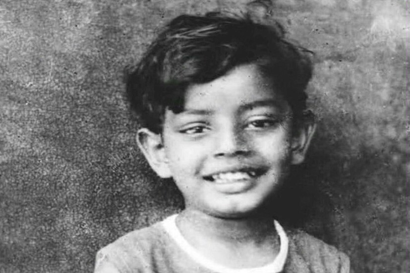বাঙালির জীবন ও যাপনের সঙ্গে জড়িয়ে আছেন সত্যজিৎ। তাই কখনও পথের পাঁচালীর অপু দূর্গার সঙ্গে রেললাইন ধরে ছুটে গিয়েছে বাঙালি মন আবার কখনও শাড়ি আর টিপ পরে নিজেকে চারুলতা ভাবতে চেয়েছে বাঙালি নারী| 