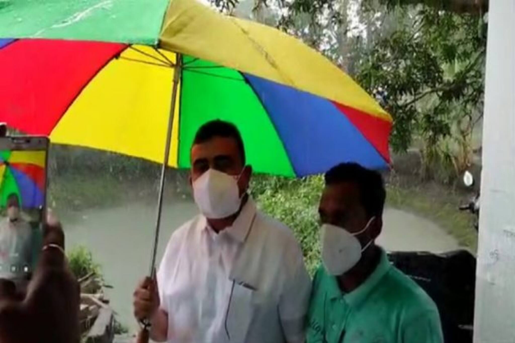 Suvendu Adhikari on Cyclone Yaas: ইয়াস দুর্যোগ শুরু, নন্দীগ্রামবাসীকে আশ্রয়শিবিরে পৌঁছে দিতে তৎপর শুভেন্দু