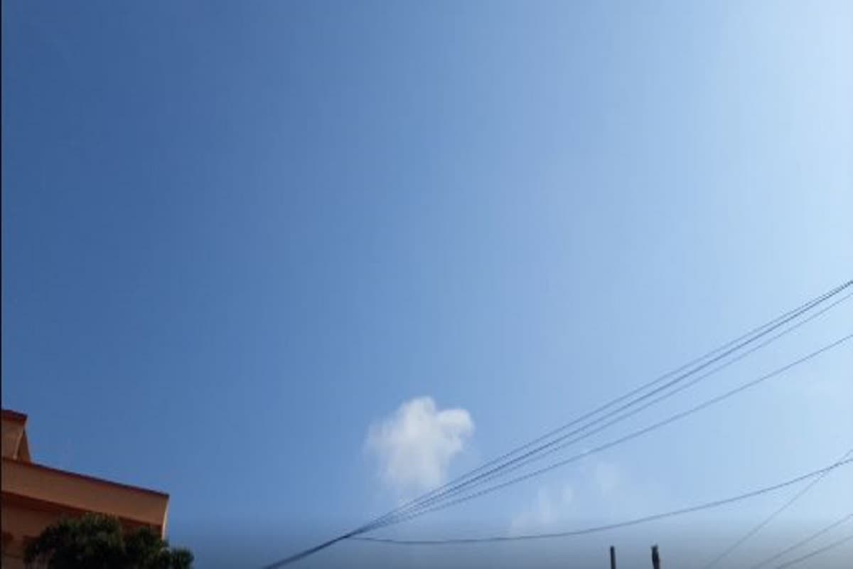 আজ ও বিক্ষিপ্ত বৃষ্টির সম্ভাবনা দক্ষিণবঙ্গে। দমকা ঝড়ো হাওয়াও বৃষ্টির সম্ভাবনা রয়েছে বিক্ষিপ্তভাবে। উত্তরবঙ্গেও বিক্ষিপ্ত বৃষ্টির পূর্বাভাস। দার্জিলিং কালিম্পং আলিপুরদুয়ার কোচবিহার জলপাইগুড়িতে বৃষ্টির পূর্বাভাস। বজ্রবিদ্যুৎ সহ বৃষ্টির সঙ্গে শিলাবৃষ্টি র সম্ভাবনা। আজ ও বিক্ষিপ্ত বৃষ্টির সম্ভাবনা দক্ষিণবঙ্গে। দমকা ঝড়ো হাওয়াও বৃষ্টির সম্ভাবনা রয়েছে বিক্ষিপ্তভাবে। উত্তরবঙ্গেও বিক্ষিপ্ত বৃষ্টির পূর্বাভাস। দার্জিলিং কালিম্পং আলিপুরদুয়ার কোচবিহার জলপাইগুড়িতে বৃষ্টির পূর্বাভাস। বজ্রবিদ্যুৎ সহ বৃষ্টির সঙ্গে শিলাবৃষ্টি র সম্ভাবনা।