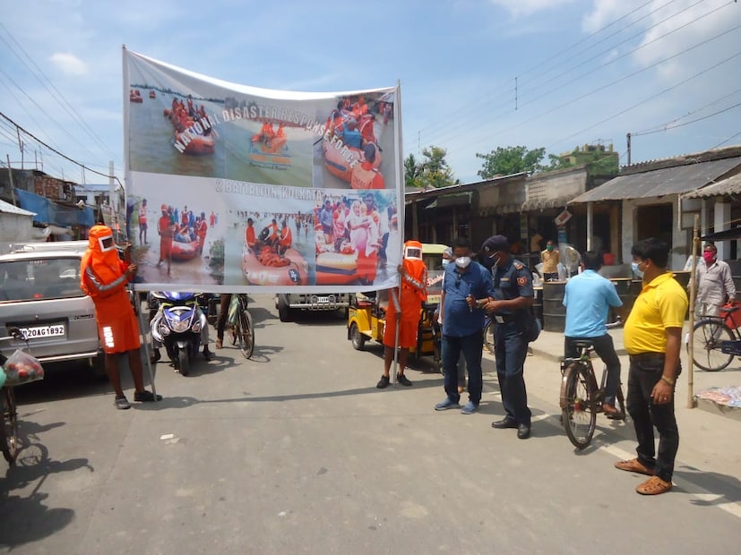 বাংলা-ওড়িশা উপকূলেই অভিমুখ ঘূর্ণিঝড় ‘যশ’-এর। বুধবার এটি আছড়ে পড়তে পারে সাগর থেকে পারাদ্বীপের মাঝে স্থলভাগে। উত্তর বঙ্গোপসাগরে অতি শক্তিশালী ঘূর্ণিঝড়ের গতিবেগ থাকতে পারে ১৬০ থেকে ১৯০ কিলোমিটার পর্যন্ত। এই ঘূর্ণিঝড়ের বিস্তৃতি অনেকটা বেশি বলেই ক্ষতির আশঙ্কা বেশি এলাকায় হবে বলে মনে করছেন আবহাওয়াবিদরা।