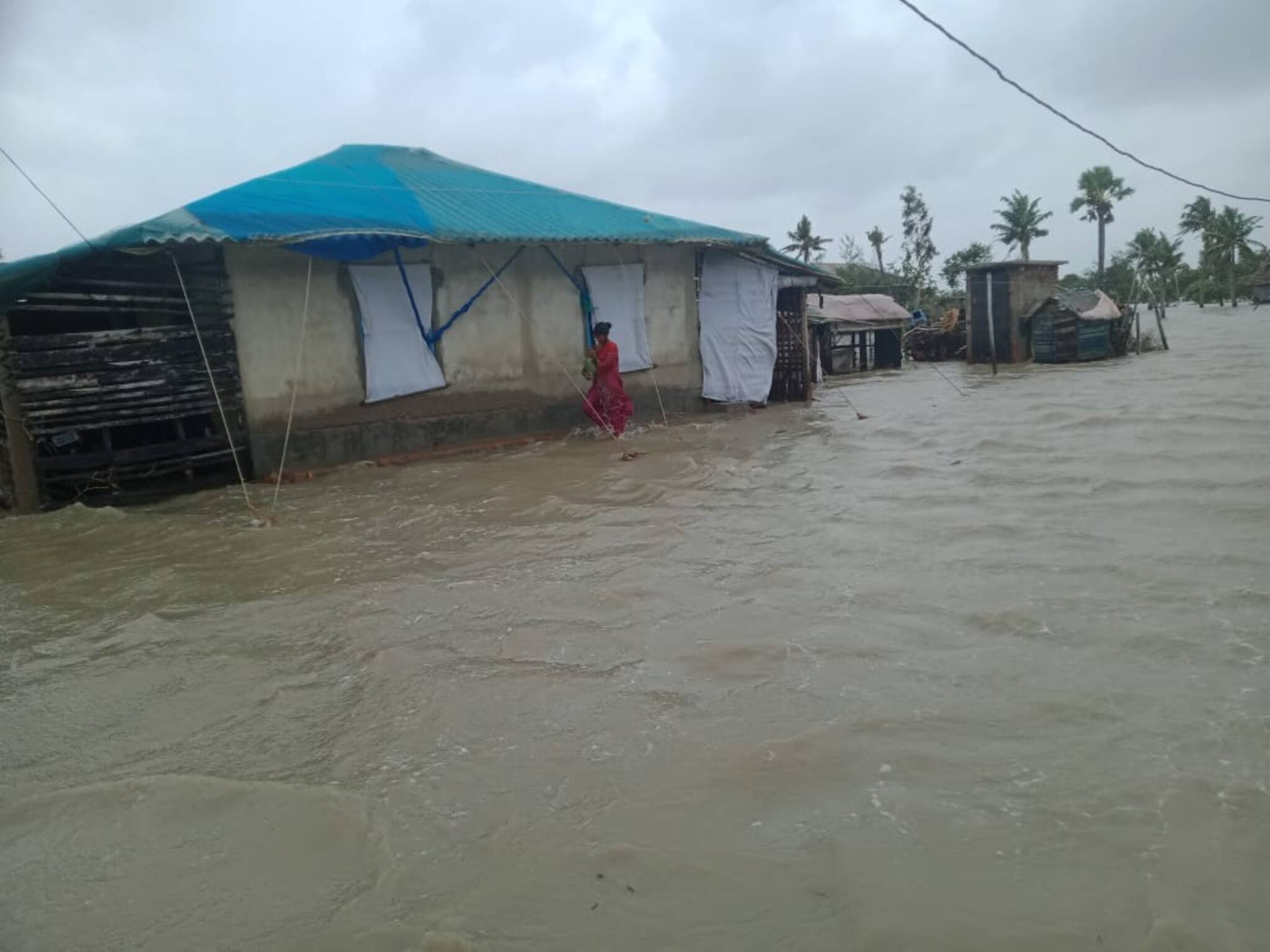 Cyclone Yaas: ঘূর্ণিঝড় ইয়াসের দাপটে বাঁধ ভেঙে বানভাসি মৌসুনি দ্বীপ