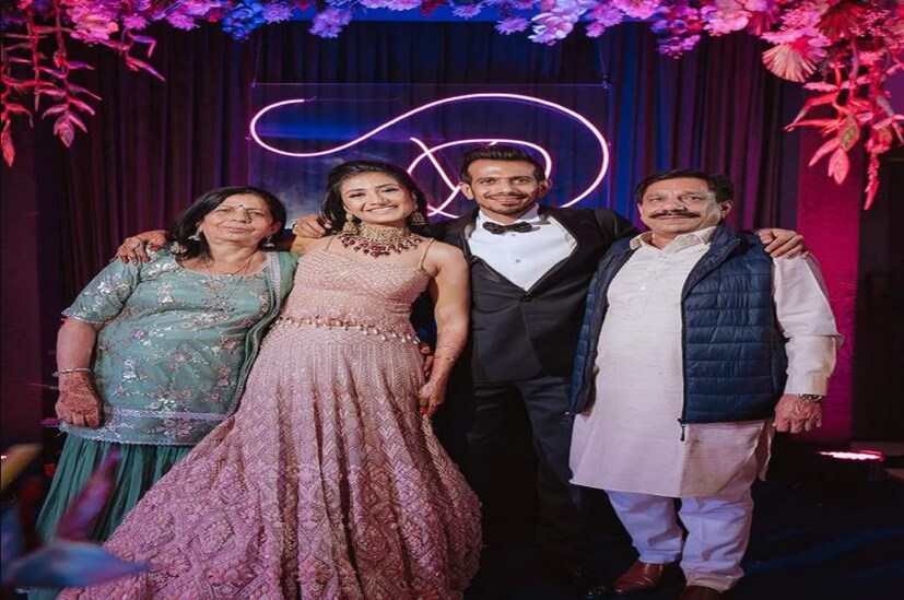যুজবেন্দ্র চাহাল মাতা-পিতা -র করোনা হয়েছে৷ তাঁর বাবা হাসপাতালে ভর্তি হয়েছে৷ মায়ের বাড়িতেই চিকিৎসা চলছে৷ চাহালের বউ তাঁর শ্বশুর -শাশুড়ির শরীর খারাপের খবর জানিয়েছিলেন৷