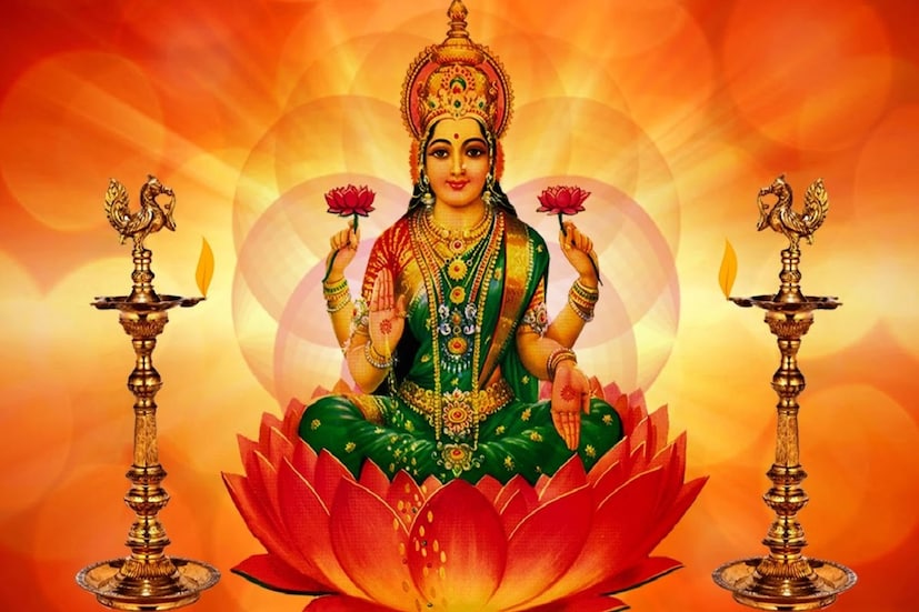 আগামিকাল, ২ মে অক্ষয় তৃতীয়া। পঞ্জিকা মতে, প্রতি বছর বৈশাখ মাসের শুক্লপক্ষের তৃতীয়া তিথিতে অক্ষয় তৃতীয়া উদযাপিত হয়। হিন্দু ও জৈন ধর্মাবলম্বীদের কাছে এটি একটি বিশেষ তাৎপর্যপূর্ণ তিথি। এই দিনে যা কিছু অর্জন করবেন সবই অক্ষয় হবে বলে ধরা হয় ৷ ব্যবসার কাজ, জমি বা বাড়ি কেনা, যানবাহন, গহনা কেনা এবং বিবাহের মতো শুভ কাজও সম্পন্ন হয়ে থাকে অক্ষয় তৃতীয়ার দিন। এই বিশেষ দিনে সোনা কেনা অত্যন্ত শুভ বলে বিবেচিত হয়। মা লক্ষ্ণী ও গণেশের পুজো করতে হয় এই দিন ৷ কোনও ব্যক্তি এদিন মন থেকে ভগবান বিষ্ণুর উপাসনা করলে তার 'অক্ষয়' জ্ঞান প্রাপ্তি হয়। জেনে নিন অক্ষয় তৃতীয়ার সময়সূচী ও নির্ঘণ্ট 