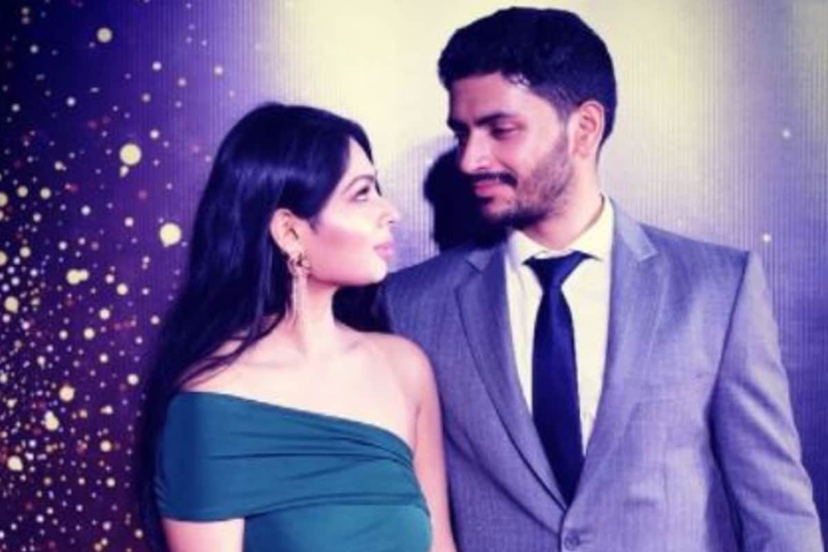 শুধু স্কুল নয়। সৃজা ও অর্জুন দুজনেই এক কলেজেও পড়েছেন। সে সময়ে আর পাঁচজন কলেজ যুগলদের মতোই তাঁরাও সময় কাটিয়েছেন। শুধু স্কুল নয়। সৃজা ও অর্জুন দুজনেই এক কলেজেও পড়েছেন। সে সময়ে আর পাঁচজন কলেজ যুগলদের মতোই তাঁরাও সময় কাটিয়েছেন।