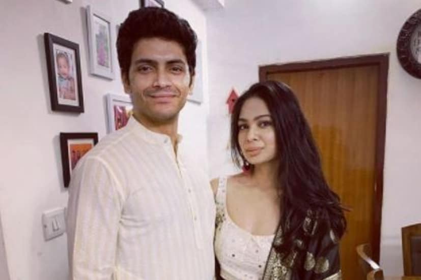 আর সেই প্রেম এখনও অক্ষত। তাই কাজের বাইরে বেশি সময়টাই পরিবারের সঙ্গেই কাটান অর্জুন। 