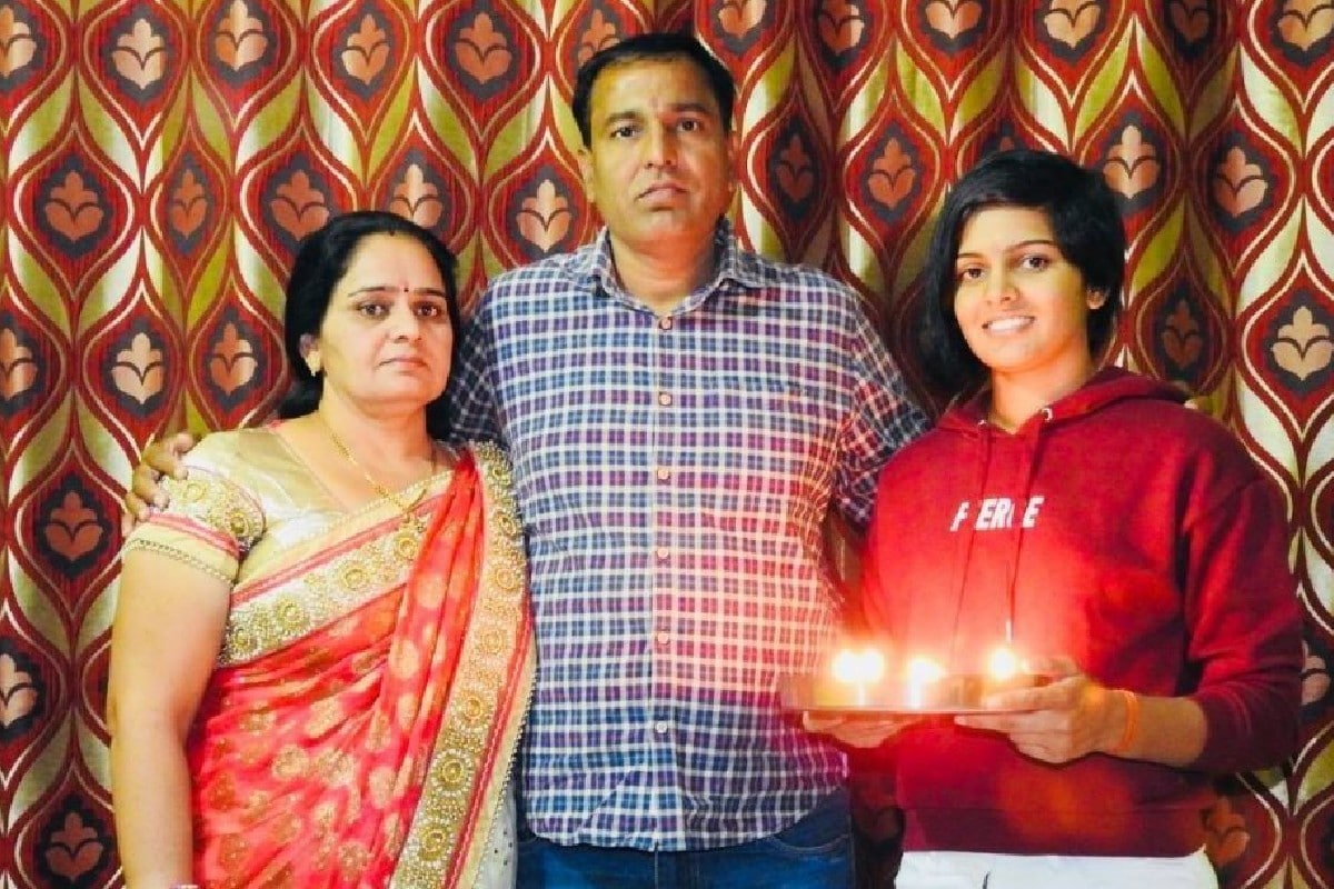 ভারতীয় দলের জার্সি গায়ে তিনটি টি-২০ ও সাতটি ওয়ান ডে খেলেছেন পুনিয়া। ২৪ বছর বয়সী পুনিয়ার সামনের মাসে ভারতীয় দলের সঙ্গে ইংল্যান্ড সফরে যাওয়ার কথা। তার আগে এমন খবর! ভারতীয় দলের জার্সি গায়ে তিনটি টি-২০ ও সাতটি ওয়ান ডে খেলেছেন পুনিয়া। ২৪ বছর বয়সী পুনিয়ার সামনের মাসে ভারতীয় দলের সঙ্গে ইংল্যান্ড সফরে যাওয়ার কথা। তার আগে এমন খবর!