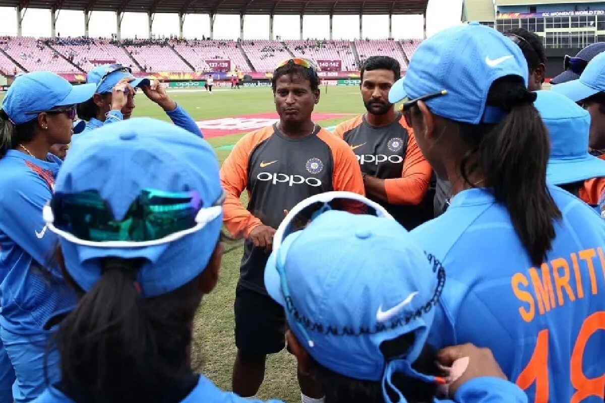 ২০২০ টি-২০ বিশ্বকাপের ফাইনালে উঠেছিল ভারতীয় মহিলা দল। কিন্তু ফাইনালে অস্ট্রেলিয়ার বিরুদ্ধে হেরেছিলেন হরমনপ্রিতরা। এর পর প্রাক্তন ক্রিকেটার মদন লালের নেতৃত্বাধীন অ্যাডভাইজরি কমিটি রমনকে সরিয়ে পাওয়ারকে কোচ হিসাবে দায়িত্ব দেয়। যা নিয়ে প্রবল বিতর্ক তৈরি হয়েছিল। ২০২০ টি-২০ বিশ্বকাপের ফাইনালে উঠেছিল ভারতীয় মহিলা দল। কিন্তু ফাইনালে অস্ট্রেলিয়ার বিরুদ্ধে হেরেছিলেন হরমনপ্রিতরা। এর পর প্রাক্তন ক্রিকেটার মদন লালের নেতৃত্বাধীন অ্যাডভাইজরি কমিটি রমনকে সরিয়ে পাওয়ারকে কোচ হিসাবে দায়িত্ব দেয়। যা নিয়ে প্রবল বিতর্ক তৈরি হয়েছিল।