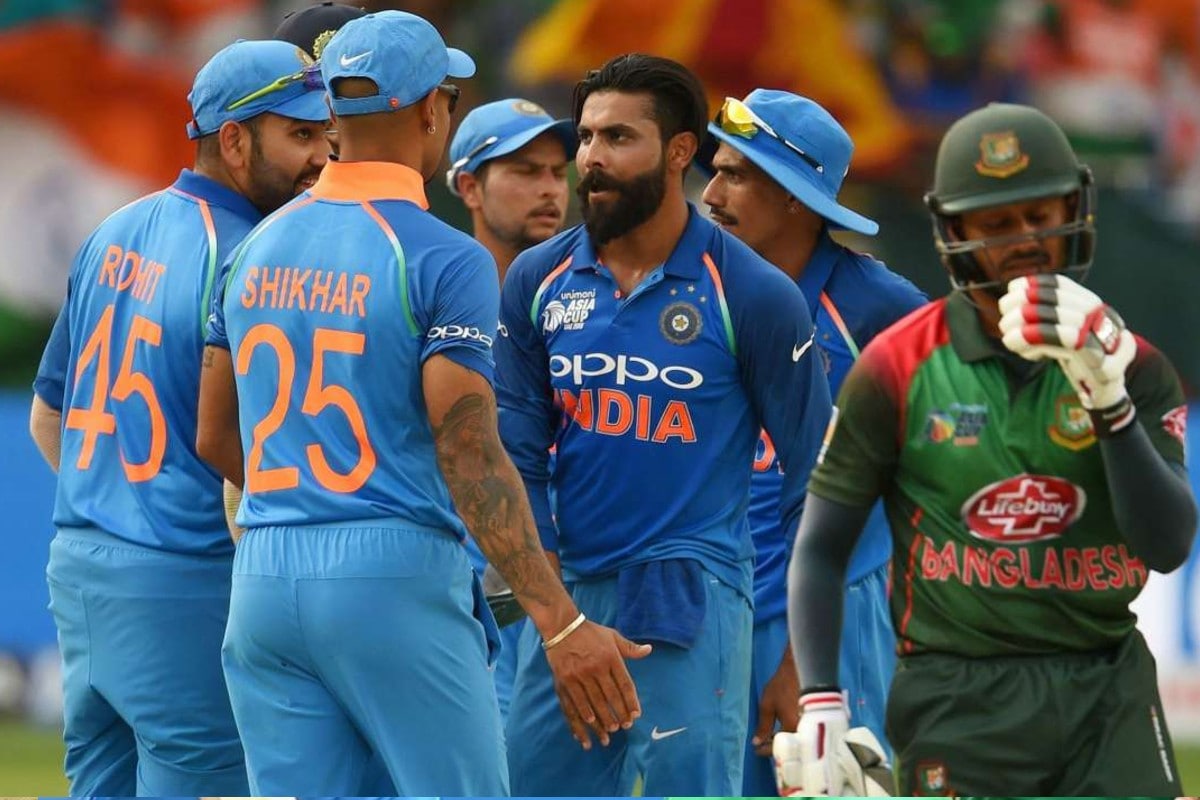 একটা সময় ছিল, যখন ভারত-পাকিস্তান বা ভারত-অস্ট্রেলিয়া সিরিজ শুরু হলে সব কাজ ফেলে ক্রিকেট দেখতে বসে পড়তেন ক্রিকেটপ্রেমীরা। কিন্তু এখন তো ভারত-বাংলাদেশ সিরিজও কম জমজমাট হয় না! তাই দুই পড়শি দেশের হাইভোল্টেজ লড়াই এখন ক্রিকেটভক্তদের অন্যতম পছন্দ। একটা সময় ছিল, যখন ভারত-পাকিস্তান বা ভারত-অস্ট্রেলিয়া সিরিজ শুরু হলে সব কাজ ফেলে ক্রিকেট দেখতে বসে পড়তেন ক্রিকেটপ্রেমীরা। কিন্তু এখন তো ভারত-বাংলাদেশ সিরিজও কম জমজমাট হয় না! তাই দুই পড়শি দেশের হাইভোল্টেজ লড়াই এখন ক্রিকেটভক্তদের অন্যতম পছন্দ।