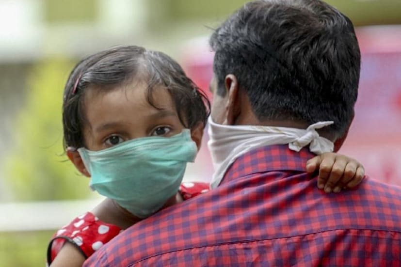 • এ বার তৃতীয় ঢেউ-ও আছড়ে পড়তে চলেছে আরব সাগরের পাড়ে । তৃতীয় ঢেউয়ে শিশুদের সংক্রমণের আশঙ্কা বেশি থাকায় আগে থেকে সাবধান হয়েছিল মহারাষ্ট্র প্রশাসন । সেখানে শিশুদের জন্য বিশেষ সেফ হোমের ব্যবস্থা করা হয়েছে । শিশুদের সংক্রমণের কথা মাথায় রেখে হাসপাতাল গুলিকেও প্রয়োজনীয় ব্যবস্থা গ্রহণের নির্দেশ দেওয়া হয়েছে ।