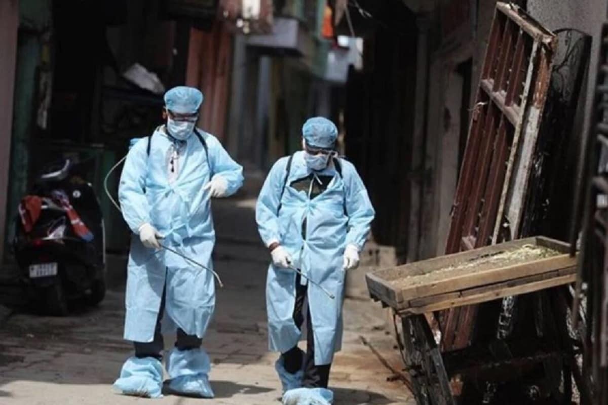 •স্বাস্থ্যমন্ত্রকের (Health Ministry)প্রকাশিত রিপোর্ট অনুযায়ী ১৮.৬৫ লক্ষ করোনা পরীক্ষা হয়েছে এবং পজিটিভ রেট ২১.৬৪ শতাংশ৷ করোনায় সক্রিয় আক্রান্তের (Active corona case) সংখ্যা ৩,৭৩৬,৬৪৮জন৷ তবে এরই মধ্যে সুস্থ (COVID19 recovered)হয়েছে উঠেছেন ১৮,৩১৭,৪০৪জন৷ •স্বাস্থ্যমন্ত্রকের (Health Ministry)প্রকাশিত রিপোর্ট অনুযায়ী ১৮.৬৫ লক্ষ করোনা পরীক্ষা হয়েছে এবং পজিটিভ রেট ২১.৬৪ শতাংশ৷ করোনায় সক্রিয় আক্রান্তের (Active corona case) সংখ্যা ৩,৭৩৬,৬৪৮জন৷ তবে এরই মধ্যে সুস্থ (COVID19 recovered)হয়েছে উঠেছেন ১৮,৩১৭,৪০৪জন৷