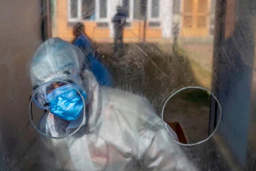 গত ২৪ ঘণ্টায় আক্রান্তের থেকে হাসপাতাল থেকে ছাড়া পাওয়ার সংখ্যা বেশি। গত ২৪ ঘণ্টায় ছাড়া পেয়েছেন ৩,৫৫,১০২ জন।