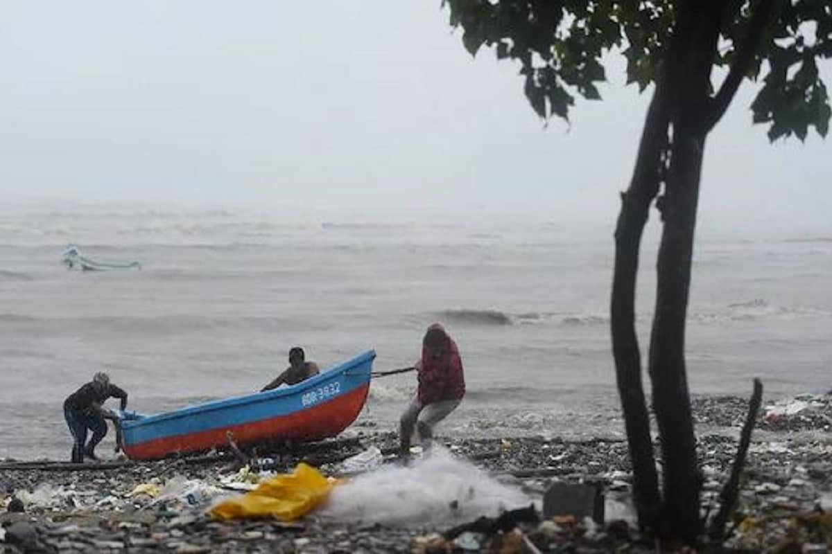 •বৃহস্পতিবার আবহাওয়া অধিদফতর জানিয়েছে যে ঝড়টি দুর্বল হয়ে গভীর নিম্নচাপে (Cyclone Yaas to deep depression)পরিণত হয়েছে। আবহাওয়া দফতরের বুলেটিন অনুযায়ী, ঝড়টি উত্তর-পশ্চিম দিকে অগ্রসর হতে থাকবে এবং আগামী ১২ ঘণ্টায় ধীরে ধীরে দুর্বল হবে। •বৃহস্পতিবার আবহাওয়া অধিদফতর জানিয়েছে যে ঝড়টি দুর্বল হয়ে গভীর নিম্নচাপে (Cyclone Yaas to deep depression)পরিণত হয়েছে। আবহাওয়া দফতরের বুলেটিন অনুযায়ী, ঝড়টি উত্তর-পশ্চিম দিকে অগ্রসর হতে থাকবে এবং আগামী ১২ ঘণ্টায় ধীরে ধীরে দুর্বল হবে।