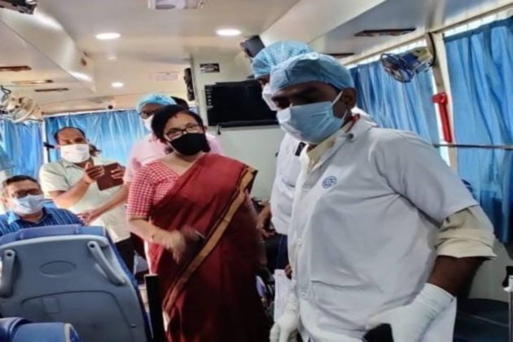 Blood Donation Camp By IDA : করোনার দাপটে ব্যাপক রক্তসঙ্কট রাজ্যজুড়ে, মানবিকতার নজির গড়লেন এঁরা!