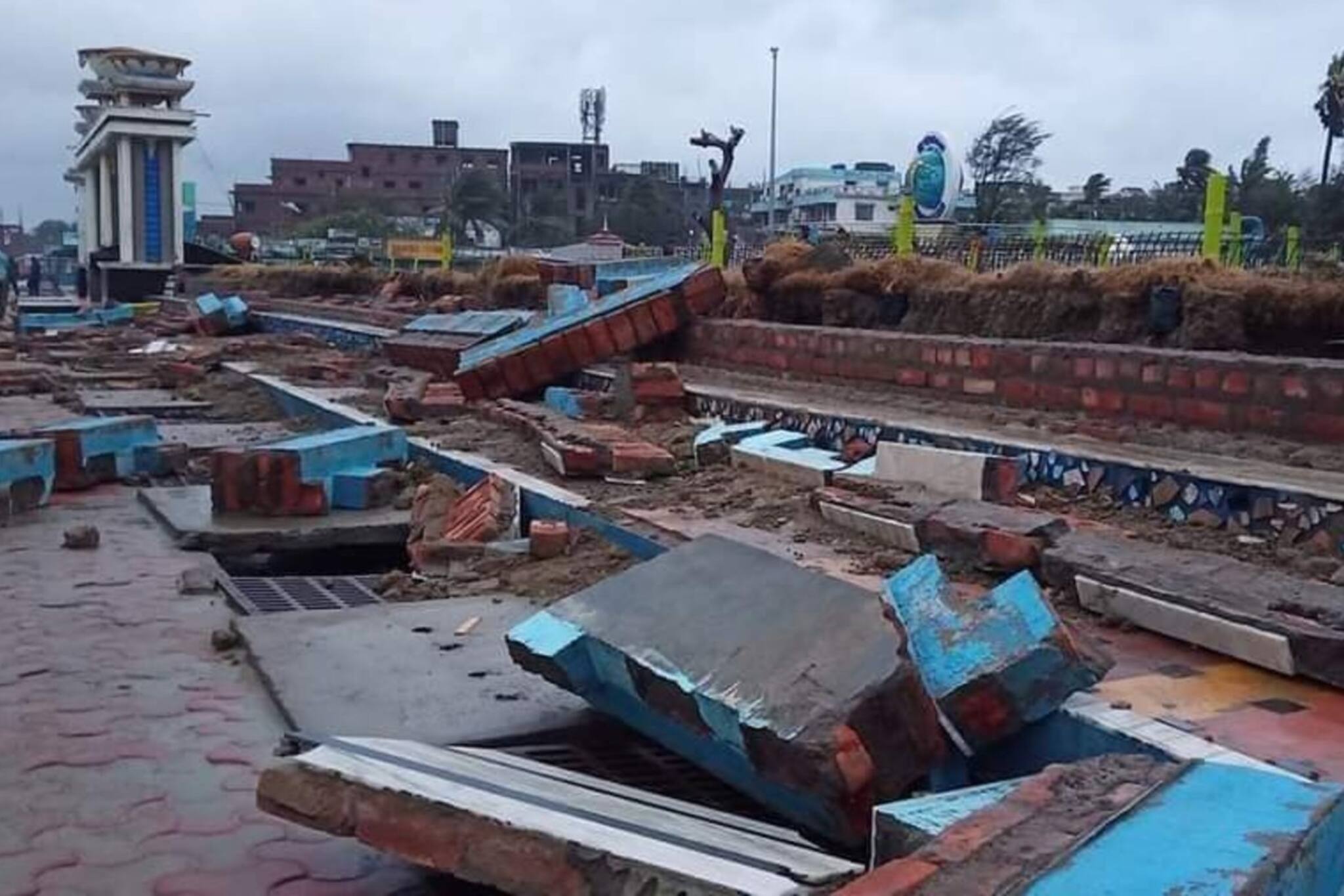 Digha: ইয়াসের তাণ্ডবে তছনছ বাঙালির সাধের দিঘা! কী অবস্থা সমুদ্র নগরীর, দেখুন