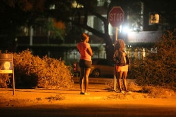 কেন পুরুষরা যৌনকর্মীর কাছে যায়, পয়সা খরচ করে সেক্সের জন্য? জানুন বাস্তব কেন পুরুষরা যৌনকর্মীর কাছে যায়, পয়সা খরচ করে সেক্সের জন্য? জানুন বাস্তব