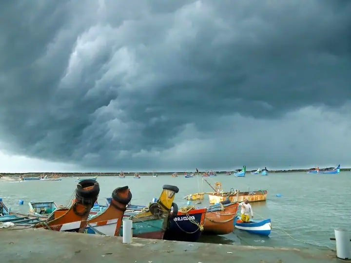 • আটটি বন্যা মোকাবিলা ও চারটি ডাইভিং টিম ওড়িশা ও পশ্চিমবঙ্গের জন্য প্রস্তুত রাখা হয়েছে । চারটি নৌ বাহিনীর জাহাজও প্রস্তুত আছে । সঙ্গে রয়েছে চিকিৎসকদের দলও । • আটটি বন্যা মোকাবিলা ও চারটি ডাইভিং টিম ওড়িশা ও পশ্চিমবঙ্গের জন্য প্রস্তুত রাখা হয়েছে । চারটি নৌ বাহিনীর জাহাজও প্রস্তুত আছে । সঙ্গে রয়েছে চিকিৎসকদের দলও ।