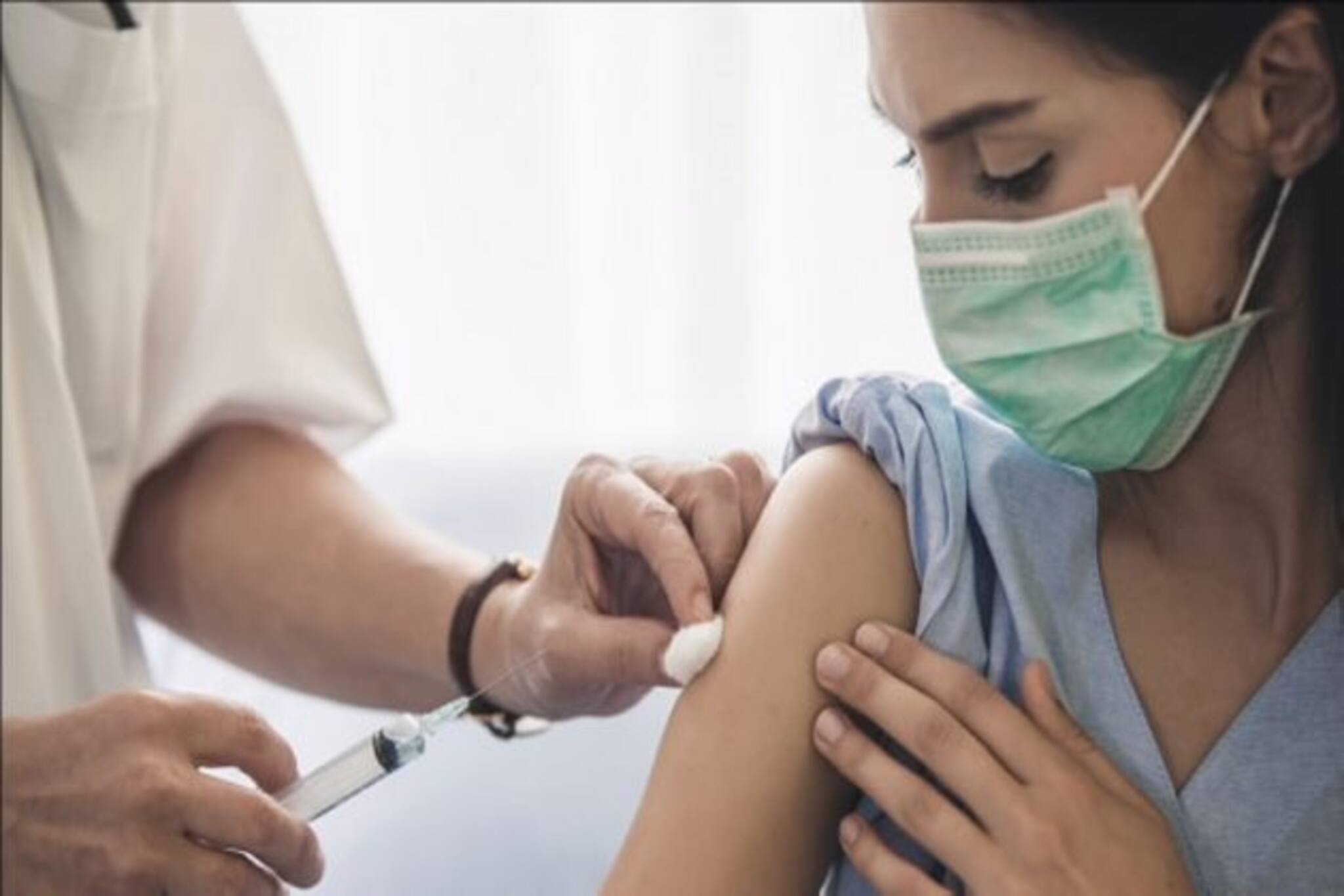 ভ্যাকসিন নেবে কি না ভাবছেন? আপনার অবশ্যই টিকা নেওয়া উচিত, জেনে নিন ৫টি কারণ